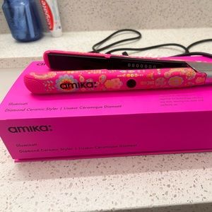 Amika Illuminati diamond ceramic hot iron.